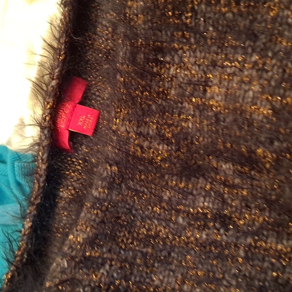 Woman's Sweator - Picture 4 of 4